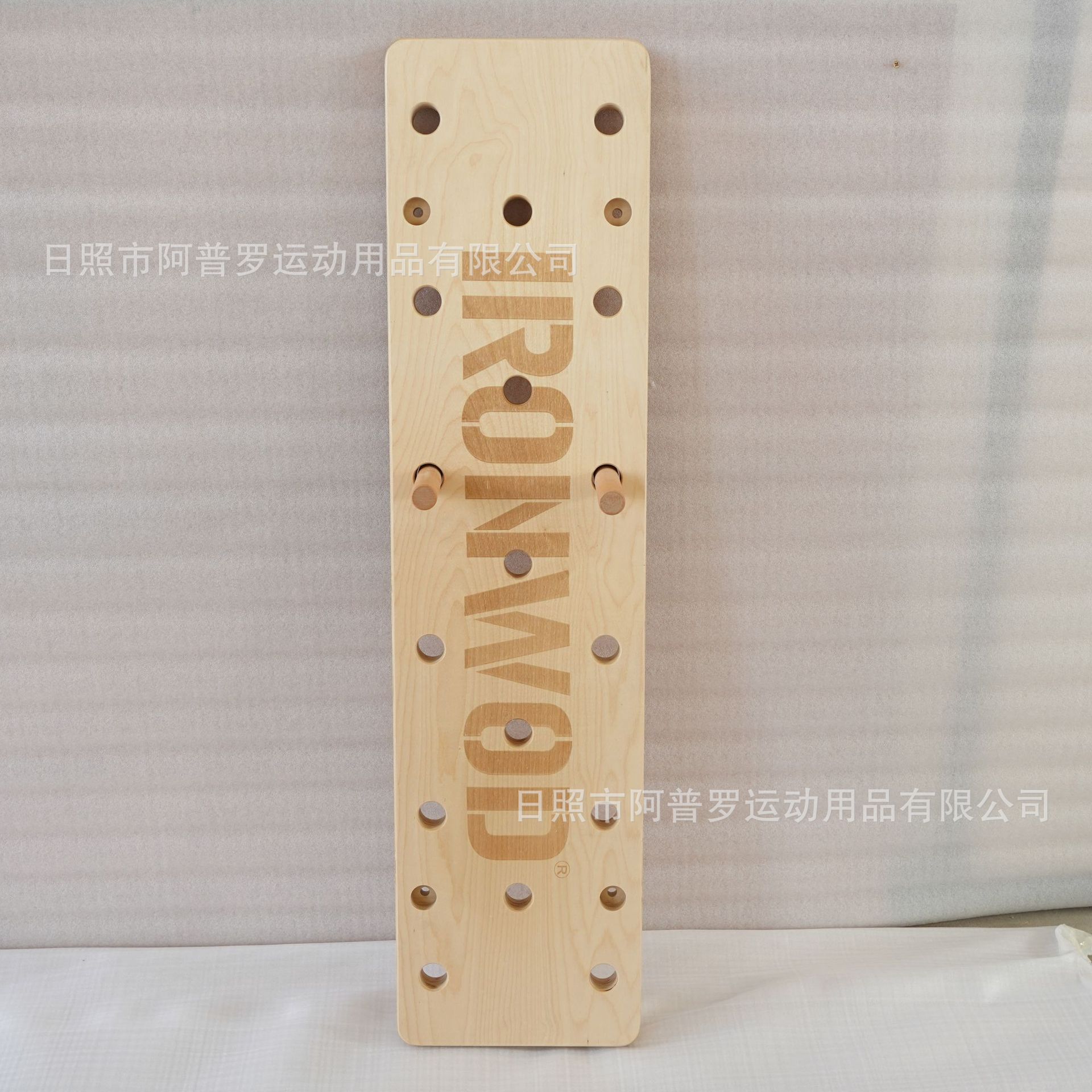 家用攀岩墙儿童攀爬墙室内攀爬板洞洞板木质攀岩墙指力板攀岩爬板