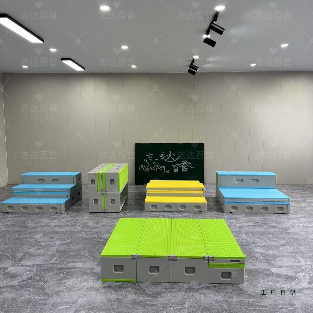 合唱台可移动折叠学校多动能合唱台PE注塑塑料三层合唱台阶梯