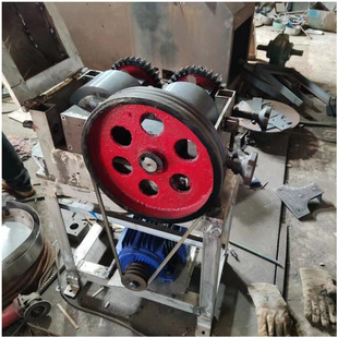 晶硅材料破碎机 多晶硅对辊破碎机 碳化钨辊式硅石制沙机