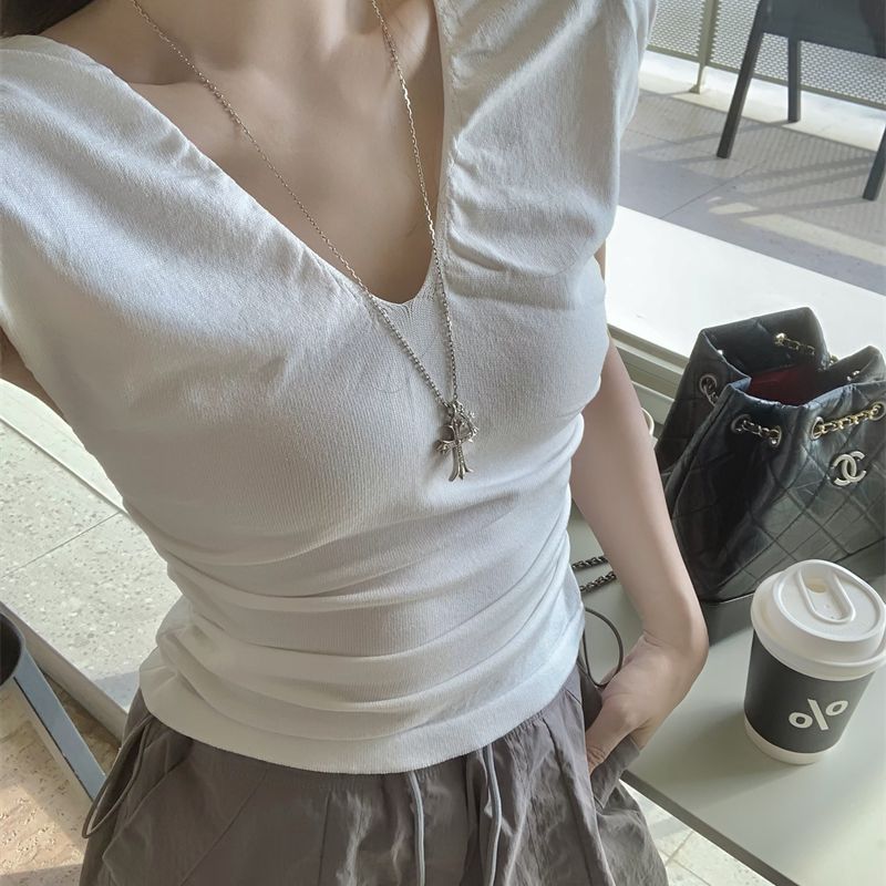 设计感小众V领褶皱无袖T恤衫女夏季2025新款短款修身显瘦套头上衣