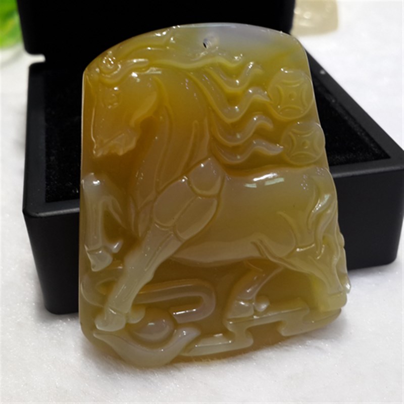 极速天然翡e翠色黄翡冰种玻璃种精美马上封侯牌子挂件吊坠 招财男