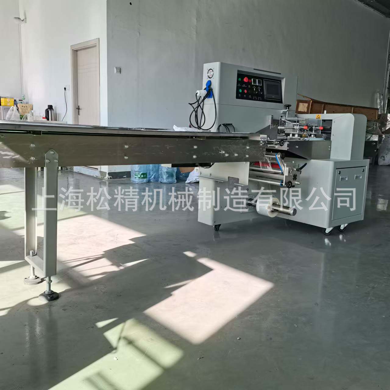 供应防水胶布卷 枕式自动包装生产线 木勺小塑胶件五金件包装机