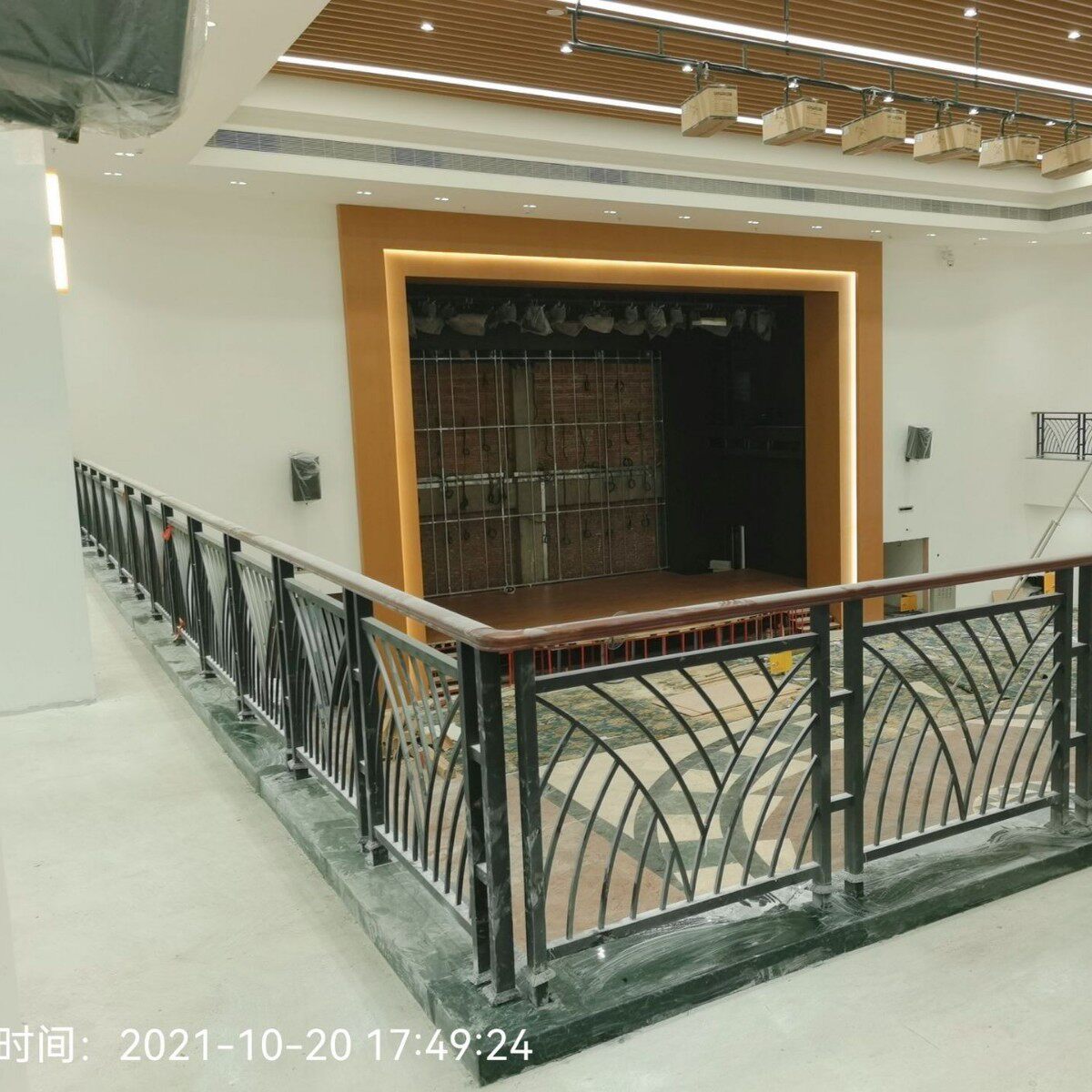 铁艺楼梯扶手现代轻奢护栏室内阁楼阳台围栏简约会议走廊铁防护栏