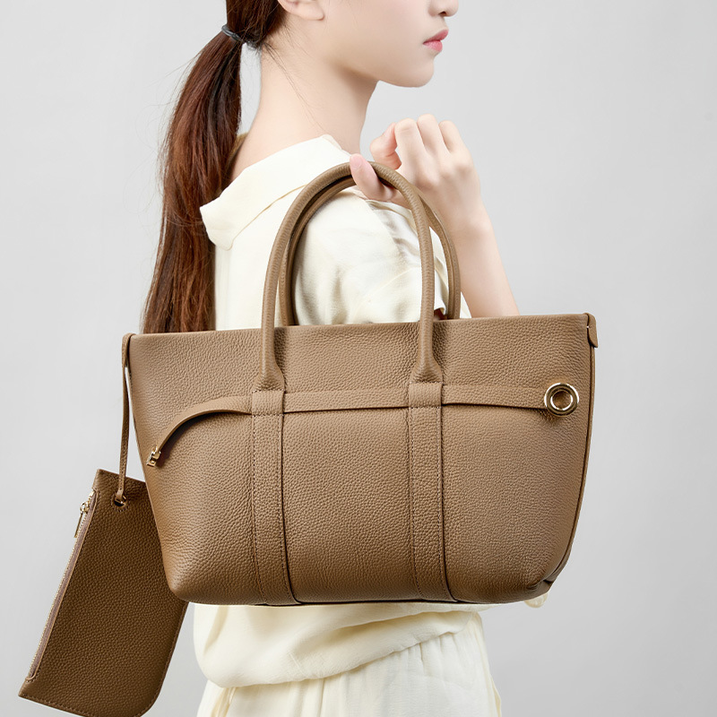头层牛皮大容量女硬挺托特包