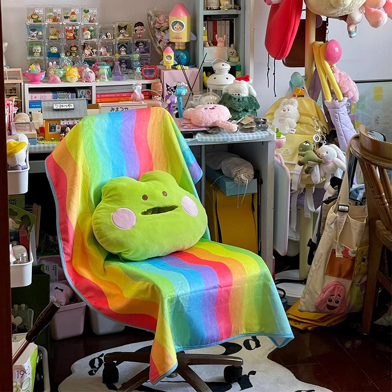 极速青蛙呕吐彩虹抱枕毯子v二合一办公室午睡空调毯两用车载靠枕