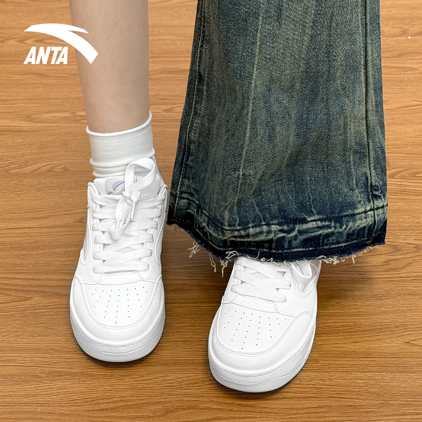 安踏轻松2女鞋板鞋舒适防滑