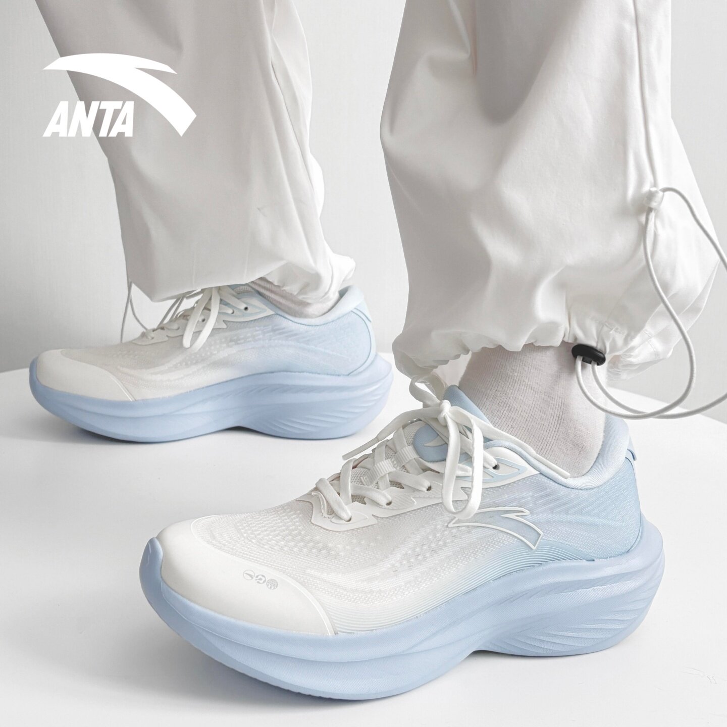 安踏叶子7跑步鞋女鞋2026新款网面透气厚底缓震青少年简约运动鞋