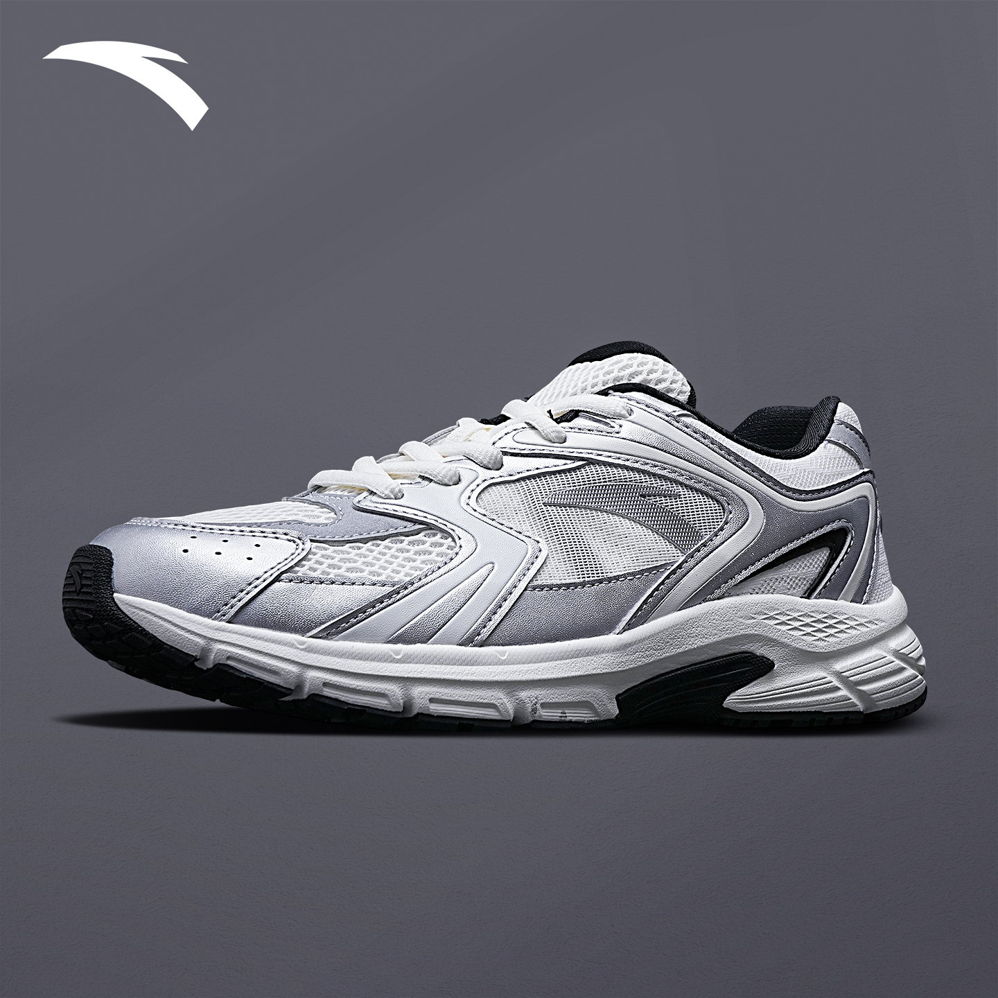 安踏2025新款男鞋复古银色百搭鞋