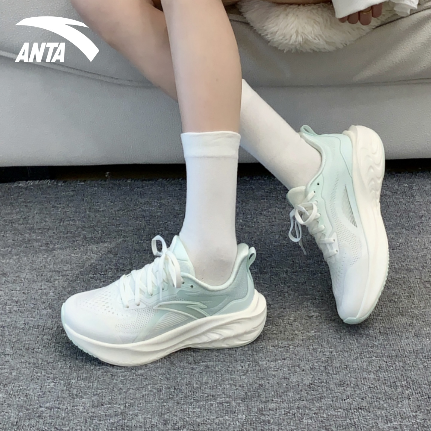 安踏C37云感轻质休闲运动鞋女