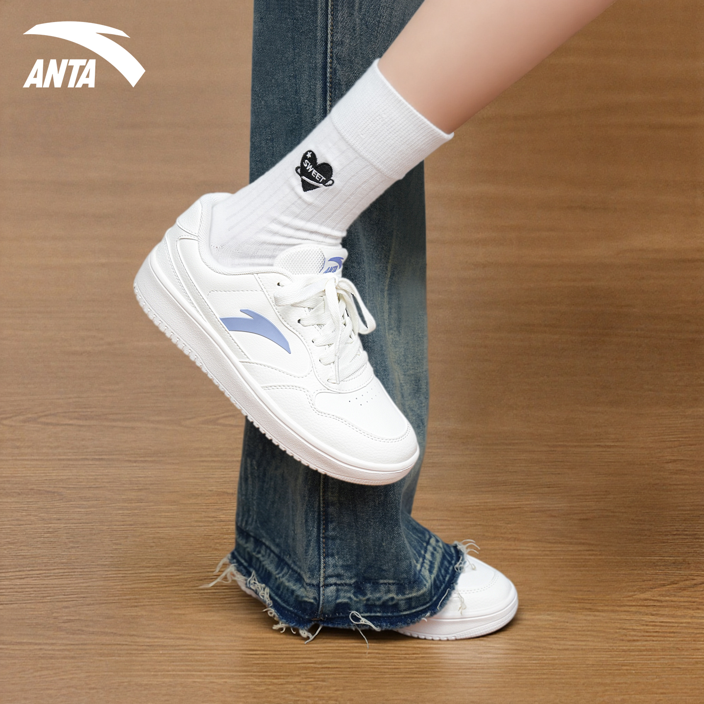 安踏轻程板鞋女鞋低帮休闲小白鞋