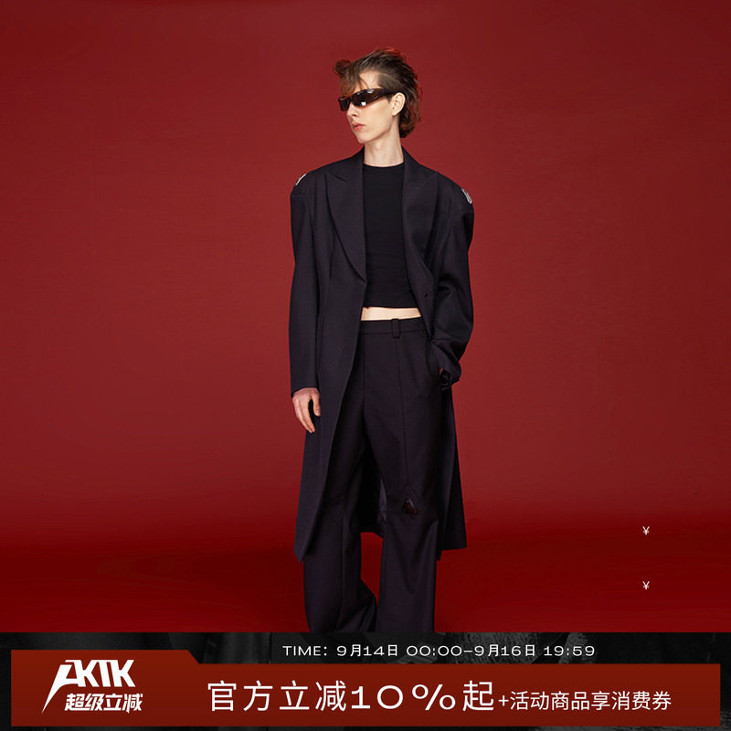 AKTK外套秋冬新品小众无性别复古金属肩章收褶中长修身外套图片