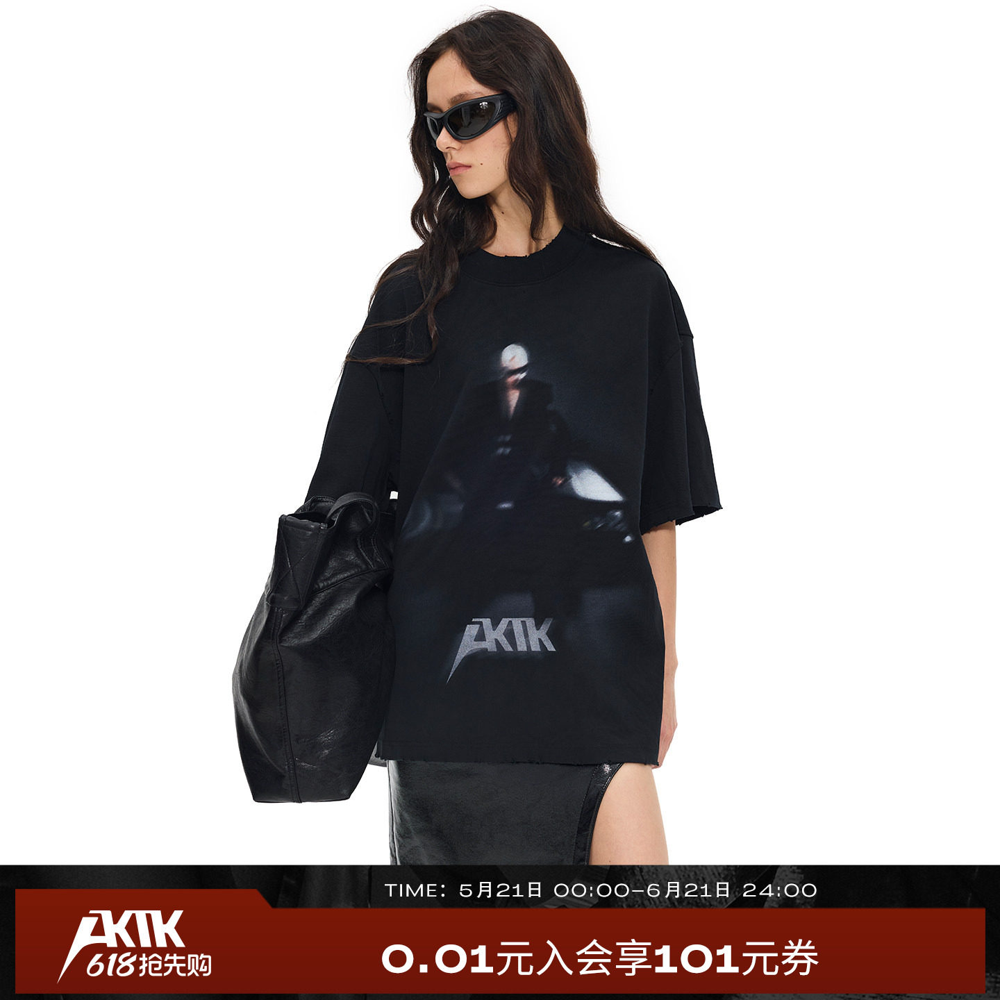 AKTK【云旗同款】方形牌人像晕染休闲宽松圆领黑色短袖T恤女士