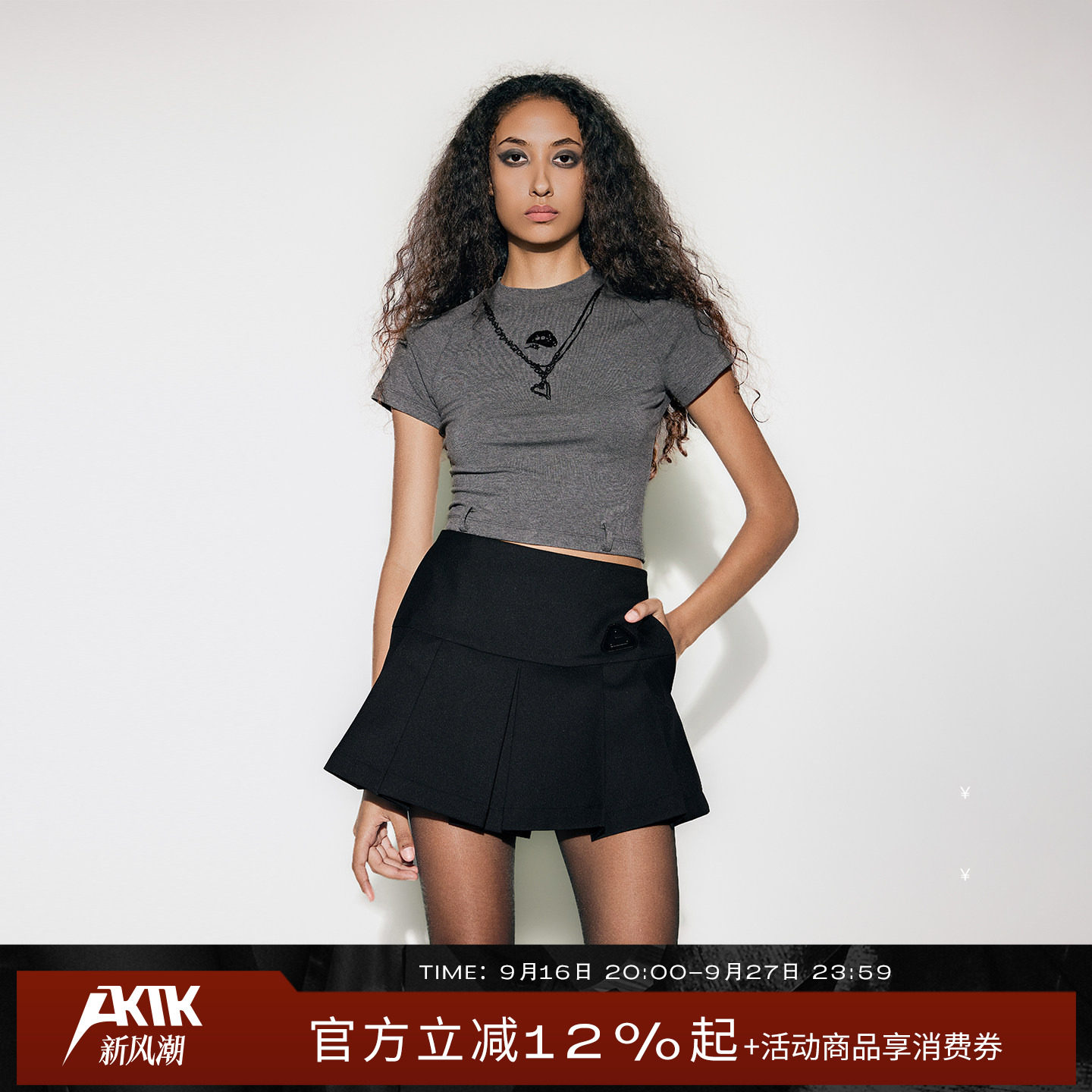 AKTK 烫钻图案朋克风圆领修身型短袖T恤上衣2026秋季新款图片