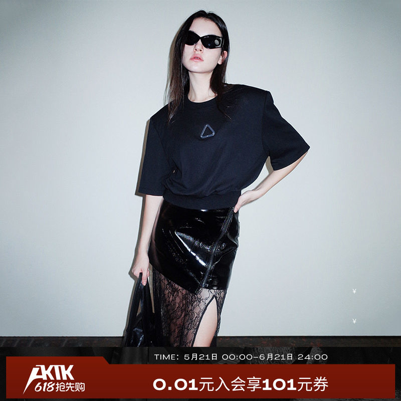 AKTK【魏辰明星同款】收腰宽松百搭廓肩三角金属牌短袖女t恤夏