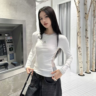 朋克T恤女2025年冬季 修身 网纱拼接合金皮牌长袖 AKTK先锋设计