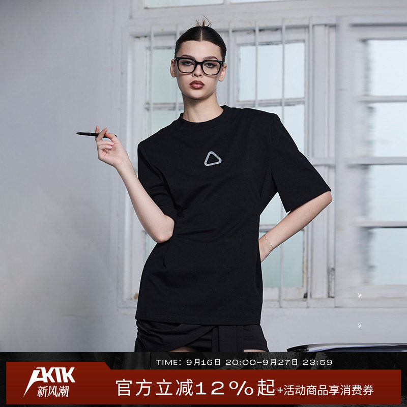 AKTK圆领修身百搭个性宽松时尚三角金属牌收腰短袖女t恤夏图片