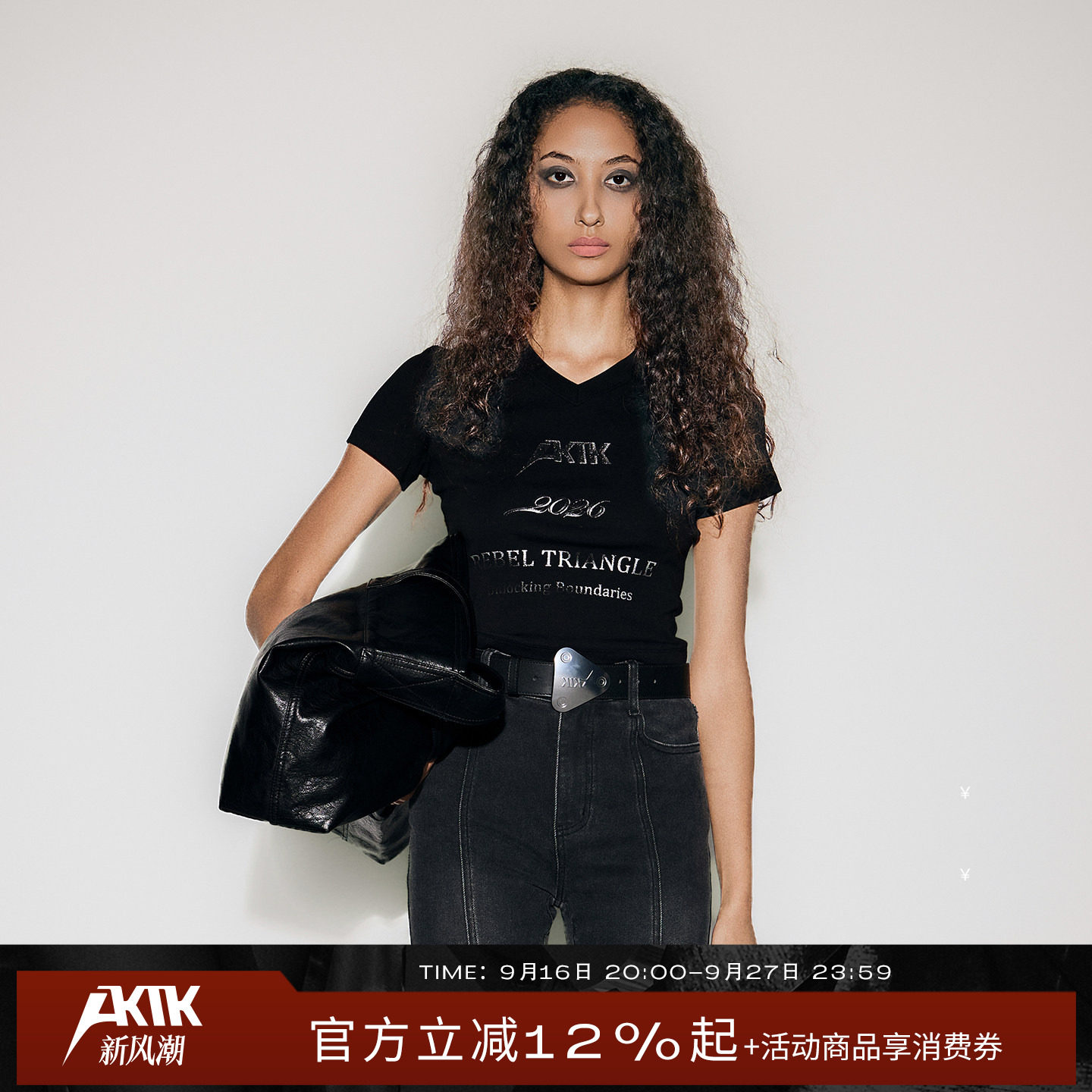 AKTK V领LOGO字母印花分割烫银印花朋克修身型短袖黑色T恤2026新图片