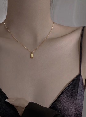 秋冬礼物幸运小金砖钛钢项链女百搭新款金色锁骨链简约时尚不掉色