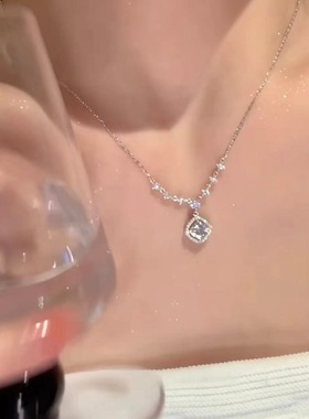 ins精致轻奢方钻项链女2025年新款小众高级感锁骨链百搭简约颈链