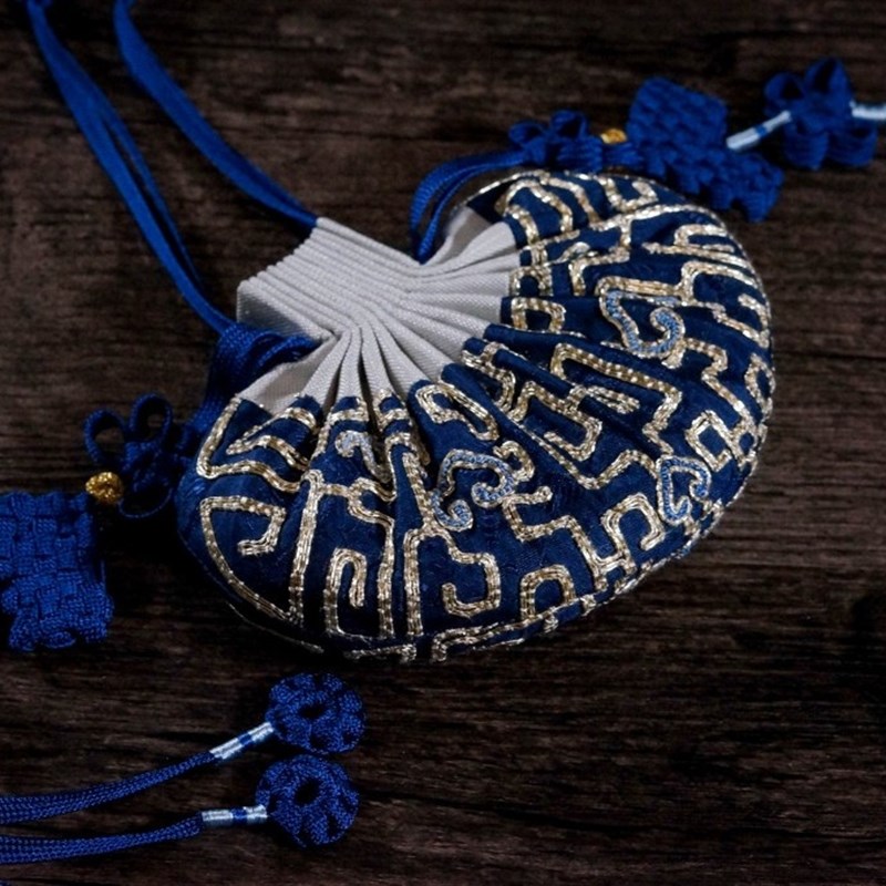 极速回纹盘金绣古法荷包 手工刺绣红蓝款 传统Q绳结打圈 苏州特产