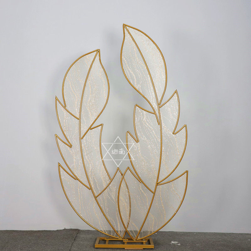 极速婚庆道具蕾丝羽毛路引摆件酒店舞台装饰铁艺T背景屏风粘纱创