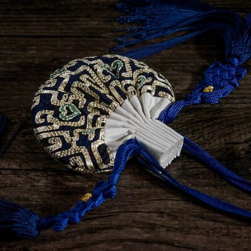 极速回纹盘金绣古法荷包 手工刺绣红蓝款 传统绳结打X圈 苏州特产