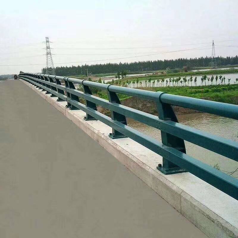 专业桥梁防撞护栏立交桥景观护栏河道灯光防护栏杆桥梁铝合金护栏图片