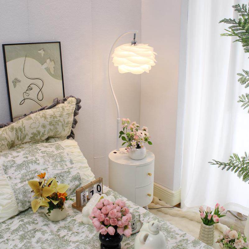 奶油风卧室落地灯客厅沙发边几网红新款简约床头柜置物架台灯一体