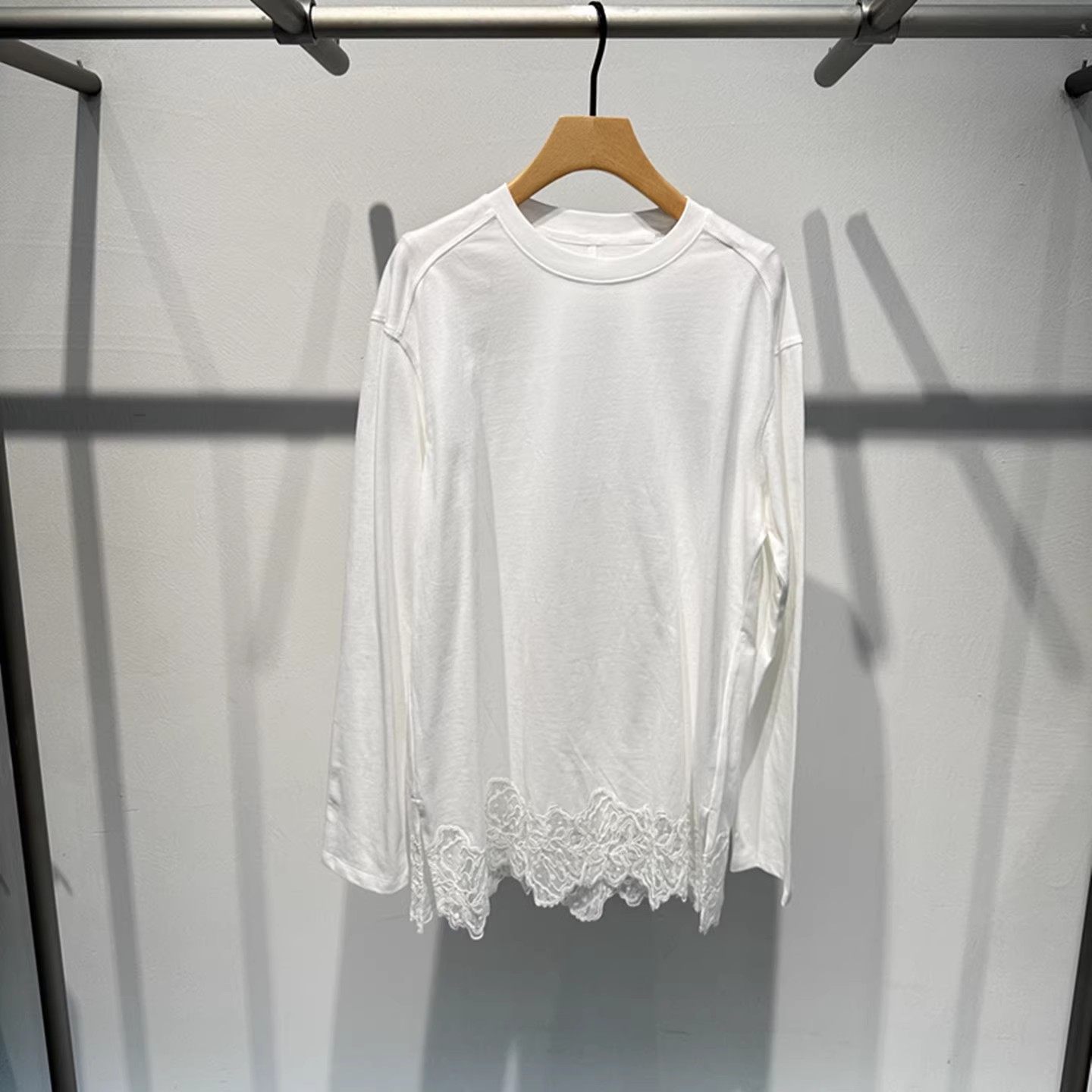艾诺丝国内代购2025秋冬季白色时尚蕾丝边长袖T恤打底衫AR614002,女装/女士精品,T恤,淘宝优惠券,粉丝福利购,淘宝优惠卷