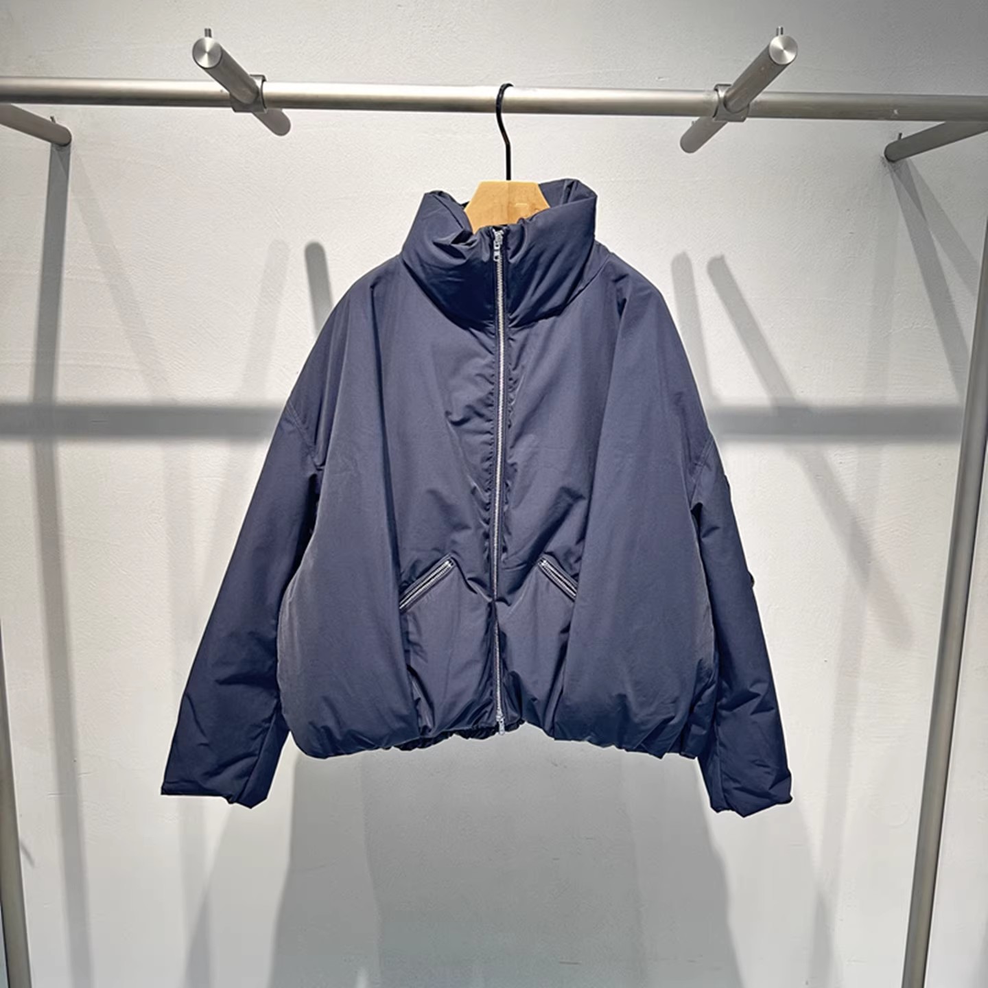 艾诺丝国内代购2025年冬装新款百搭宽松立领羽绒服外套女AR004124