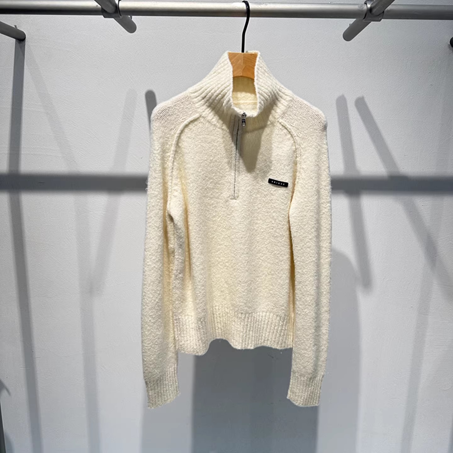 艾诺丝国内代购2025冬季新款羊毛翻领半拉链立领针织衫女AR804153