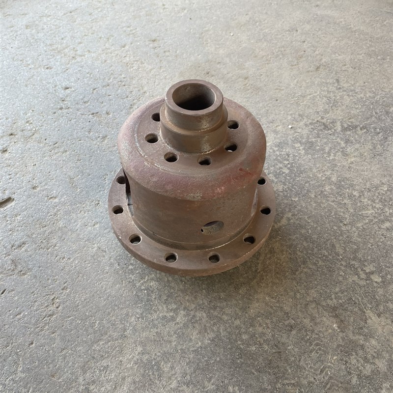 速发东方0LX754 804 04 红4拖拉机后桥差速器壳体