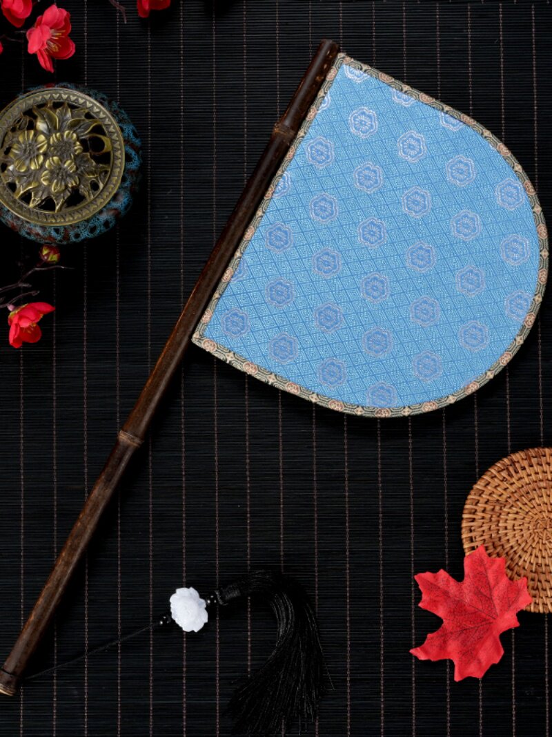 보라색 대나무 손잡이 긴 술 긴 손잡이 민족 스타일 칼 팬 인스턴트 국수 팬 HANFU 사진 소품 장식 댄스 팬이 있는 고대 스타일 칼 팬