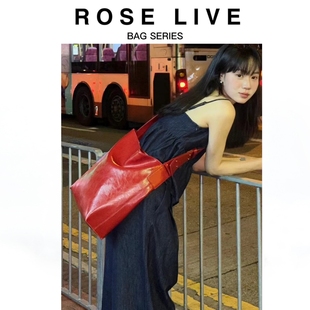 大容量红色托特包包女式2024新款夏季小众设计师宽肩带斜挎通勤包