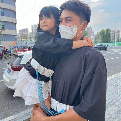 旅游遛娃儿童防走失带牵引绳双腰