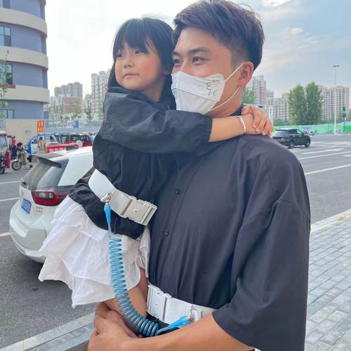 旅游遛娃儿童防走失带牵引绳双腰