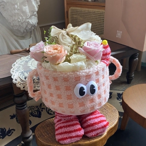 小怪兽抱抱桶收纳筐毛绒零食桶鲜花花束篮子生日情人节送女友礼物
