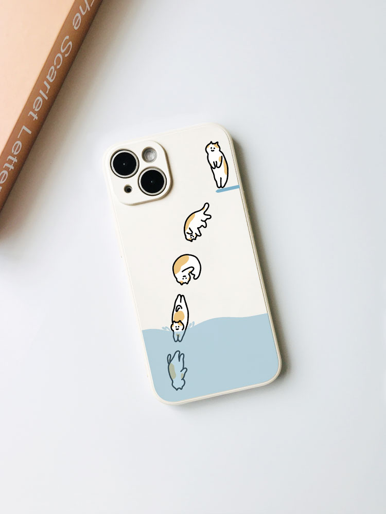 原创憨憨跳水猫咪苹果15pro手机壳xs适用小米14华为p60可爱nova12荣耀90vivox80萌系x70/iqoo11note13硅胶k50