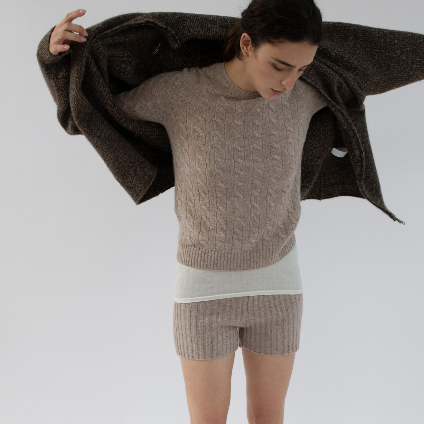 可机洗羊绒绞花圆领针织套头衫