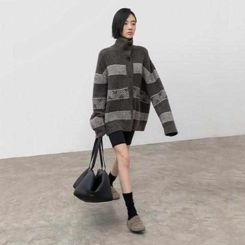 圈圈纱牦牛绒针织烟囱领开衫