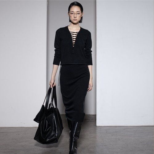 长袖修身v领套头衫羊绒衫女