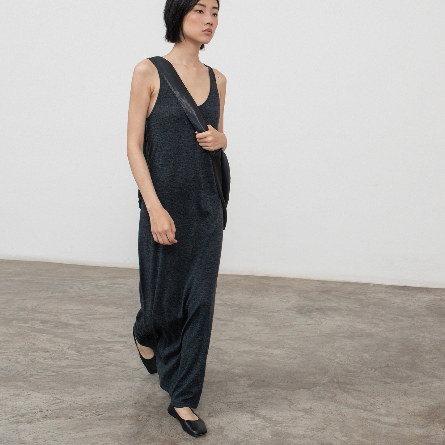 精纺羊毛混纺大圆领针织吊带裙