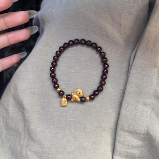 新中式仿石榴石串珠小马手链女款轻奢小众精致本命年招财纳福手饰