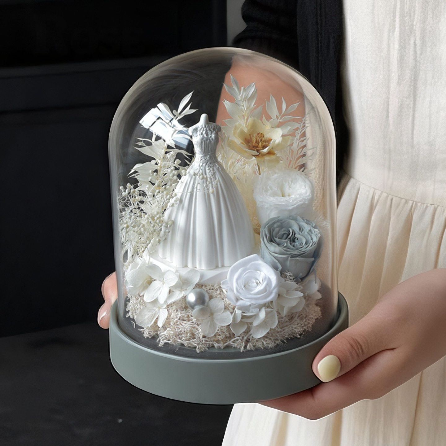 白色婚纱永生花礼盒生日结婚礼物