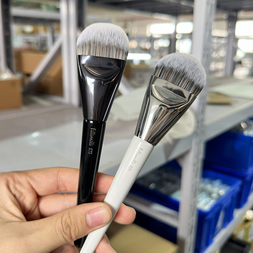 王霏霏推荐Fillimilli820扁舌型粉底刷遮瑕刷无刷痕不吃粉