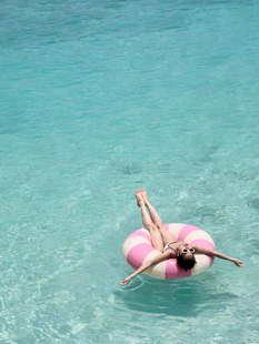 25新款 马尔代夫可爱粉色复古超大人加厚泳圈游泳圈女 博主明星同款