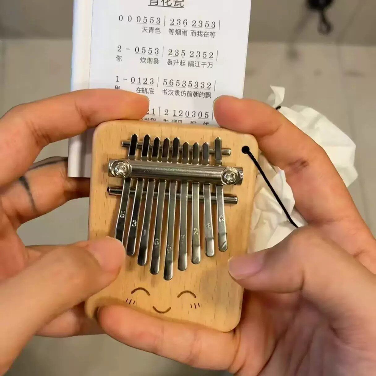 迷你9音拇指琴新手入门便携实木手指琴初学者卡林巴解压钢琴玩具