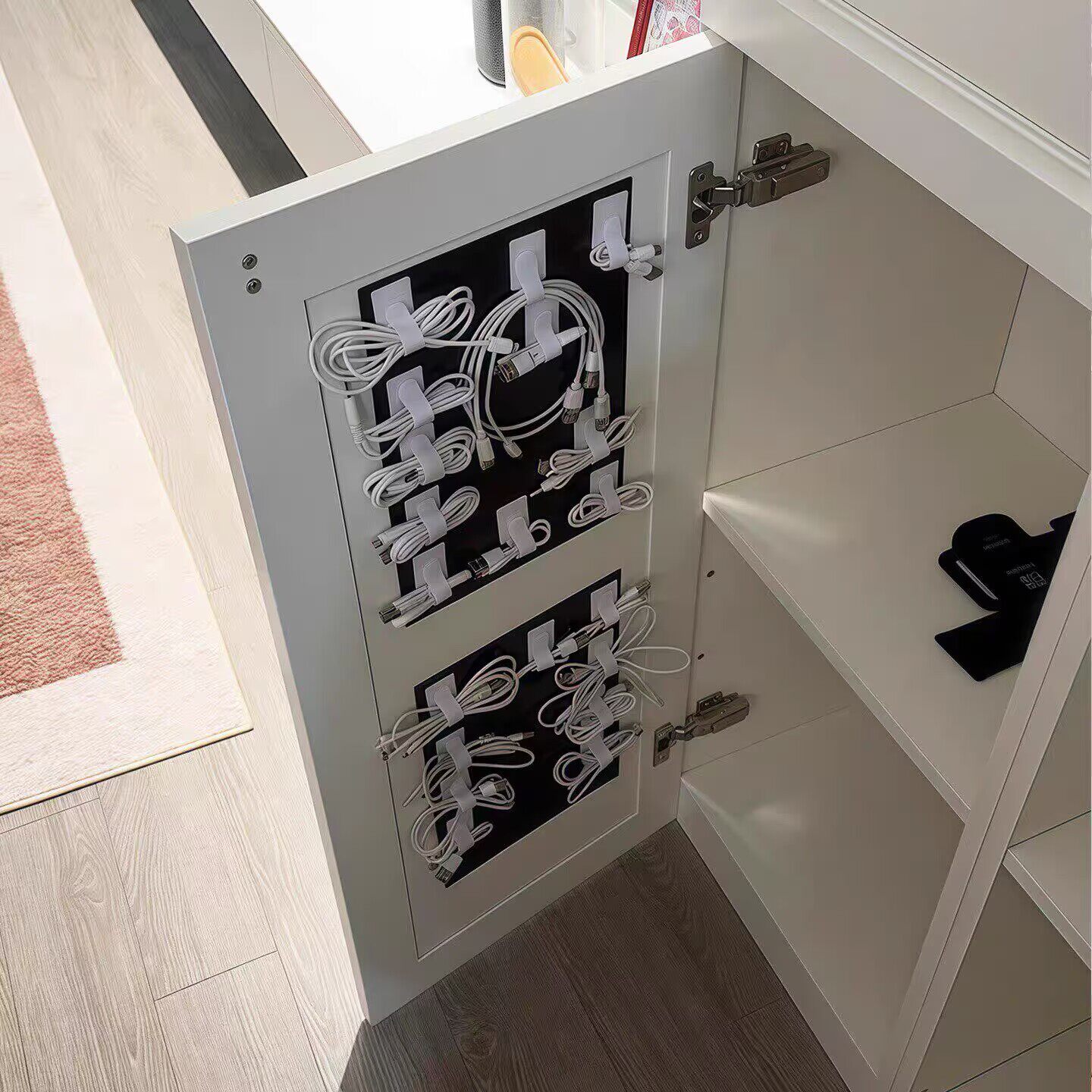 数据线有救了！柜门后收纳神器魔术贴扎带桌面免打孔固定理线带