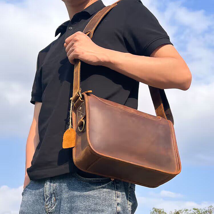 真皮复古男士休闲时尚头层牛皮百搭单肩包街头简约潮流个性斜挎包