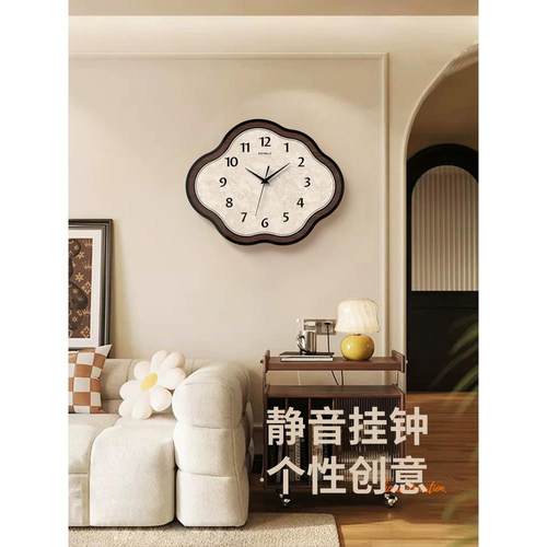 2025新款云朵客厅挂钟家用挂墙装饰钟表餐厅祥云大气卧室静音时钟